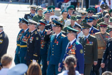 Gelendzhik, Krasnodar bölgesi, Rusya, 9 Mayıs 2018. Gelendzhik'te Zafer Geçidi. Büyük Vatanseverlik Savaşı'nda SSCB'nin zaferi onuruna geçit töreninde Rusya'nın asker ve gazilerinin sütunları vardır.. 