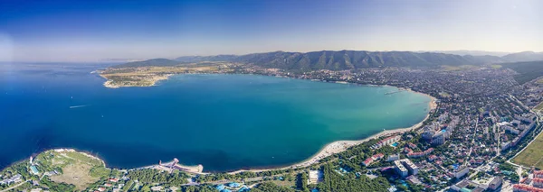 Panorama Gelendzhiku Ptačí Perspektivy Nalevo Silný Mys Maják Gelendzhik Vchod — Stock fotografie