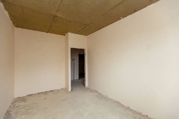A small room without renovation for decoration. New building. The walls are plastered, the floors are concreted. There is a posting. For final finishing