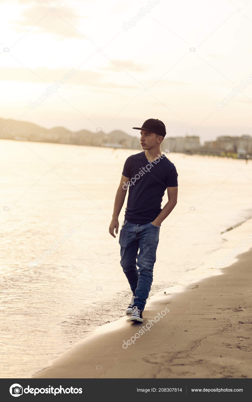 С телками на берегу, порно очень большие члены груповушка