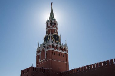 Kremlin kule ile güneşin çanları