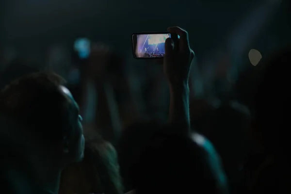 Hand Fan Smartphone Shoots Concert — Stock Photo, Image