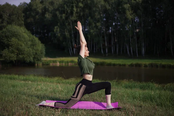 Young Girl Practices Yoga Nature Lake — Stock Photo, Image