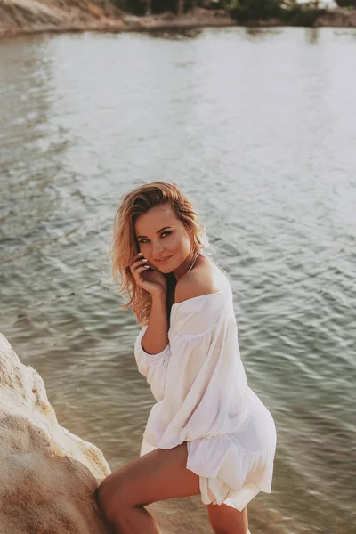Sexy Blonde Woman Black Swimsuit Posing Beach — Stock Photo, Image
