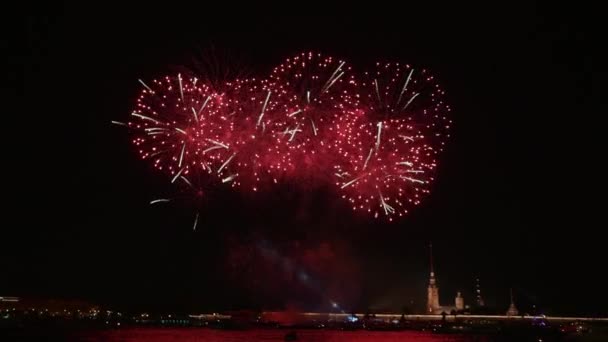 Fogos de artifício sobre o rio — Vídeo de Stock