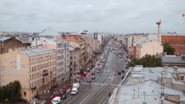 İnsanlar ve umudu Saint Petersburg'daki boyunca akşam saatlerinde taşıma arabaları