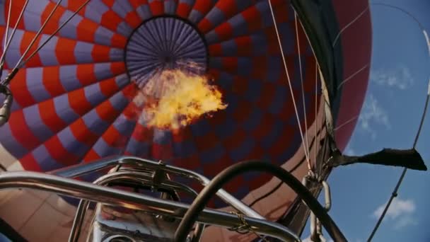 Hot air burning to the air balloon. During the flight — Stock Video