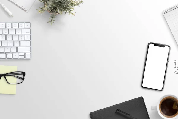 Designer Danışma orta metin için boş alan ile. Akıllı telefon, fincan kahve, klavye, Gözlük, bitki, Not defteri ile düz yatıyordu sahne.