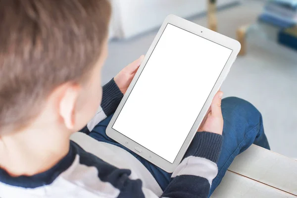 Pojke Innehav Tablett Med Blank Skärm För App Webbplats Presentation — Stockfoto