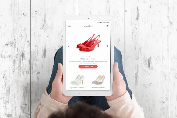 Tablet Mani Donna Con Shopping App Commerce Con Moderna Interfaccia — Foto Stock