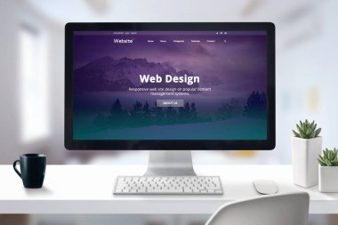 Web tasarım stüdyo sunum bilgisayar ekranında yakın çekim. Ofis konseptinde çalışma masası.