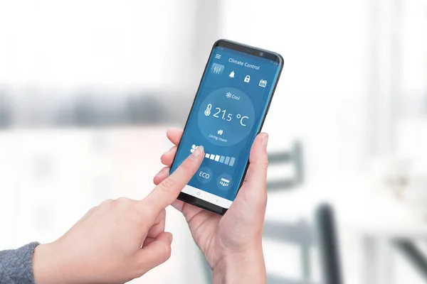 Smart Home Klímaberendezés App Telefon Kijelző Koncepció Telefont Tartó Hőmérsékletet — Stock Fotó