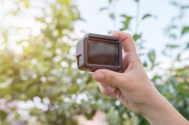 Aksiyon kamerası konsepti ile film yapımı. Mockup için boş ekran.