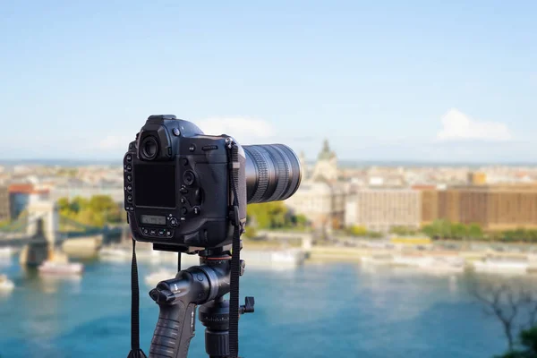 Câmera Moderna Fotografa Conceito Cidade — Fotografia de Stock