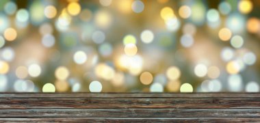 Ahşap masa ve arka planda hafif bokeh. 