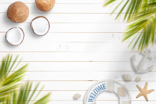 Sommer Urlaub Den Tropen Zusammensetzung Mit Kokosnüssen Palmblättern Muscheln Seesternen — Stockfoto