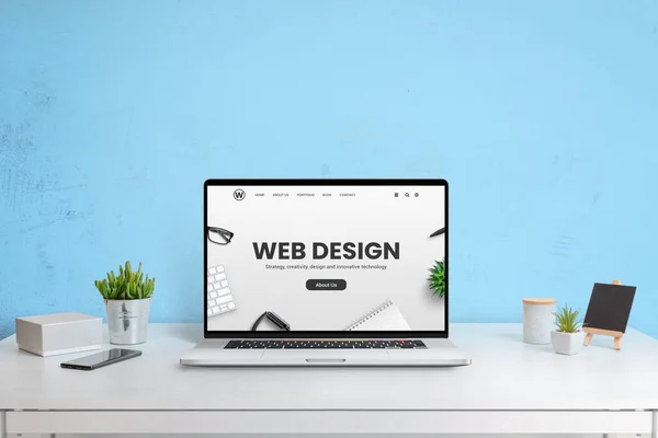 Moderne Website Der Web Design Firma Präsentiert Auf Einem Laptop — Stockfoto