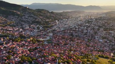 Saraybosna 'nın hava manzarası biraz daha farklı bir sol açıyla çekilmiş.