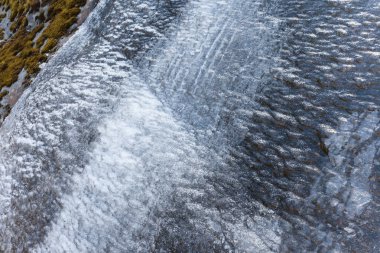 verglas veya kayalar coul buz tabakası dağcılar için çok tehlikeli