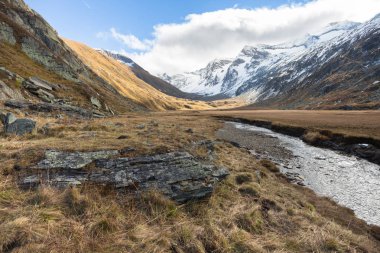 sonbahar bir dağ vadi yürüyüş