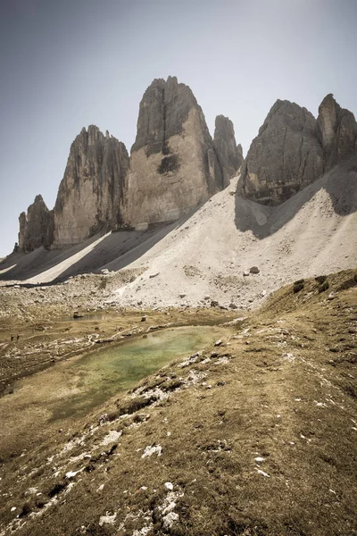 Tre Cime Lavaredo Suo Ambiente Una Giornata Estiva — Foto Stock