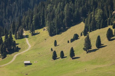 Val di Funes bir mera Güz, eski samanlıkta