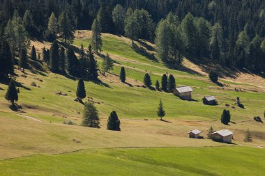 Val di Funes bir mera Güz, eski samanlıkta