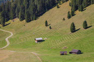 Val di Funes bir mera Güz, eski samanlıkta