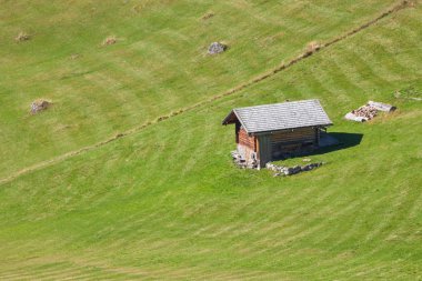 Val di Funes bir mera Güz, eski samanlıkta