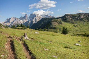 Dolomites bölgesinde Pratopiazza geniş görünümü