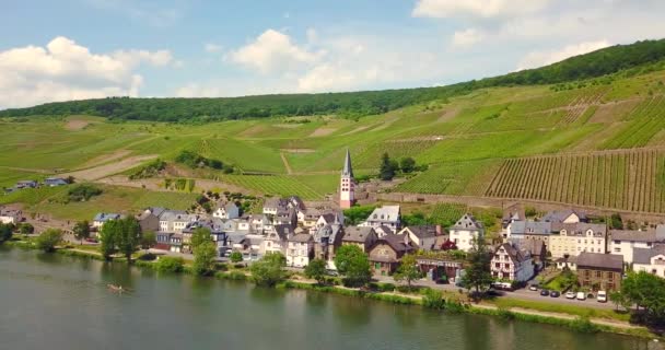 Drone Vídeo Aéreo Aldeia Merl Ribeira Mosel Vinhedos Paisagem Alemanha — Vídeo de Stock