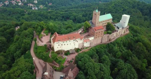 ヴァルトブルク テューリンゲン州アイゼナハ ドイツ ユネスコ世界遺産サイトの無人空中ビデオ — ストック動画