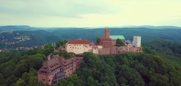 ヴァルトブルク テューリンゲン州アイゼナハ ドイツ ユネスコ世界遺産サイトの無人空中ビデオ — ストック動画