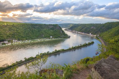 Ren Vadisi manzara ve Sankt Goarshausen Loreley rock seyahat Almanya'dan görüntülemek