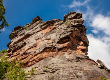 Kırmızı kumtaşı kaya'nın güneyinde Almanya Pfalz orman doğa dışarıda eğlence activieties tırmanma