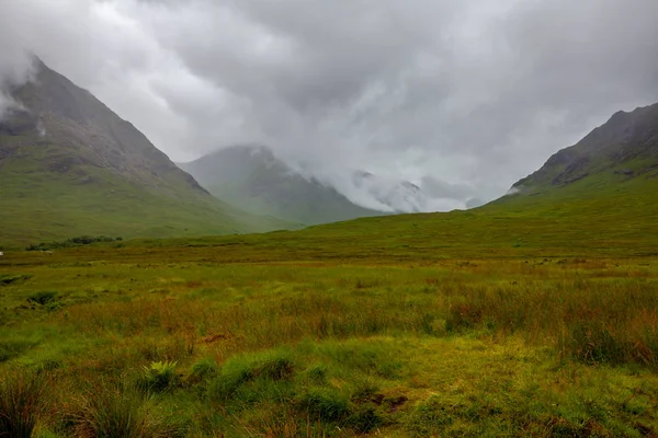 Tipik kasvetli hava dağlık manzara Ballachulish Glencoe İskoçya doğa seyahat