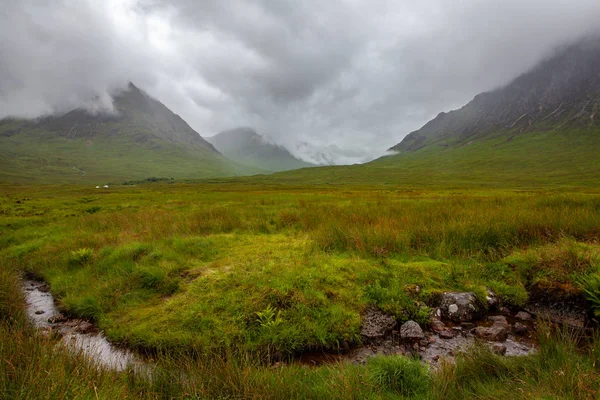 Tipik kasvetli hava dağlık manzara Ballachulish Glencoe İskoçya doğa seyahat