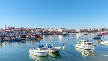 Lagos şehir manzarası görünümünden Harbor Portekiz Algarve