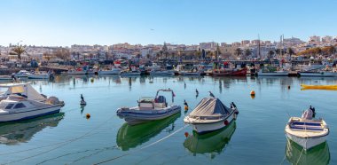 Lagos şehir manzarası görünümünden Harbor Portekiz Algarve