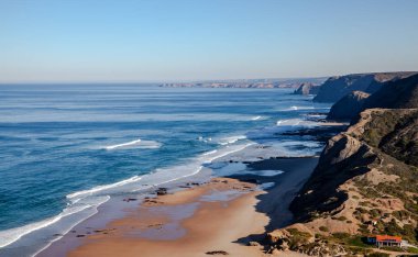 Kayalık yaban Atlantik popüler sörfçü Sahili Portekiz vila yapmak Bispo