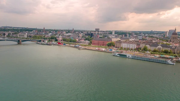 Drones vista aérea da cidade Mainz e rio Reno Tavel Germa — Fotografia de Stock