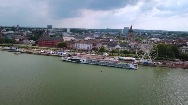 DRONY letecký pohled na panoráma Mainz a řeka Rýn Tavel Německo