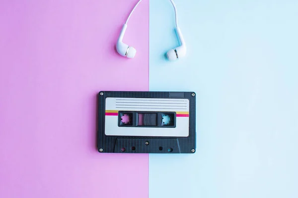 Retro of tape cassette on blue and pink background. soft focus. — Stock Photo, Image