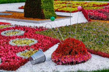 bir iğne çiçekleri gelen güzel heykeller yakın çekim