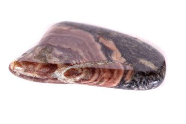 Beyaz bir arka plan üzerinde mineral taş jasper makro yakın çekim