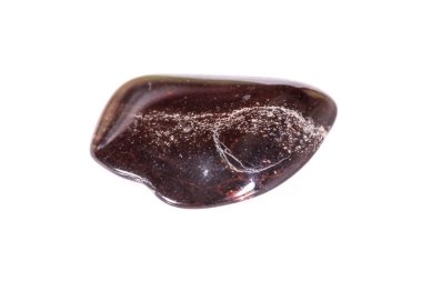 Beyaz bir arka plan üzerinde mineral taş jasper makro yakın çekim