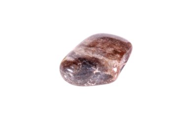 Beyaz bir arka plan üzerinde mineral taş jasper makro yakın çekim
