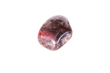 Beyaz bir arka plan üzerinde mineral taş jasper makro yakın çekim