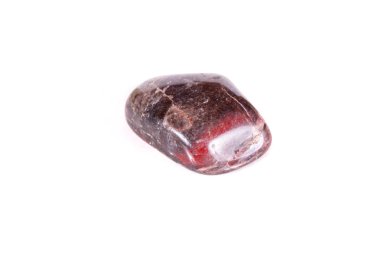 Beyaz bir arka plan üzerinde mineral taş jasper makro yakın çekim