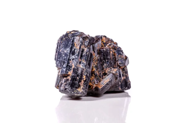 Macro Mineral Stone Sherle Schorl Turmalina Negra Sobre Fondo Blanco — Foto de Stock